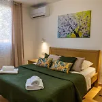 דירה Dado With Cover Parking On Ideal Location