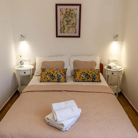 Dado With Cover Parking On Ideal Location