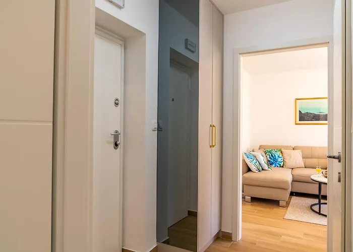 Dado With Cover Parking On Ideal Location Apartament Dubrownik
