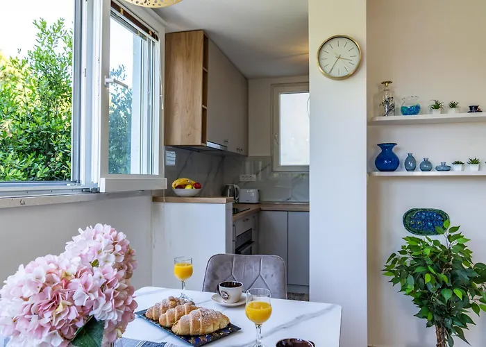 Dado With Cover Parking On Ideal Location Apartament *