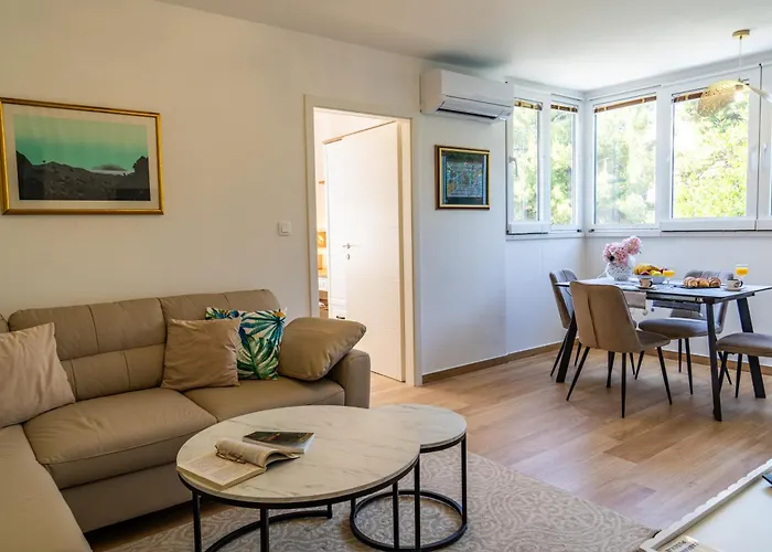 Dado With Cover Parking On Ideal Location Apartament *