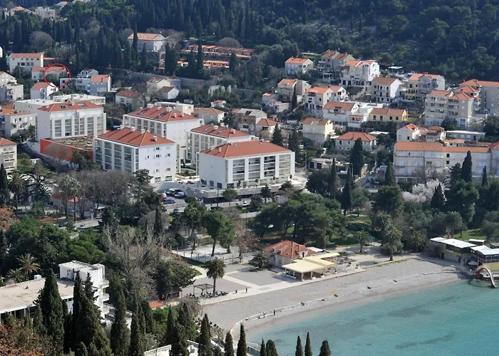 Dado With Cover Parking On Ideal Location Apartament