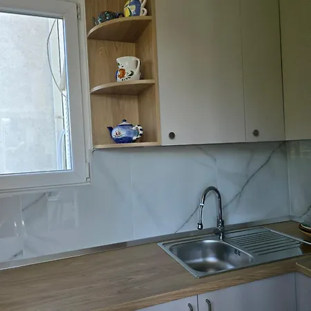 Dado Sa Nadkrivenim Parkingom Na Idealnoj Lokaciji Dubrovnik