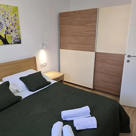 Apartment Dado Sa Nadkrivenim Parkingom Na Idealnoj Lokaciji