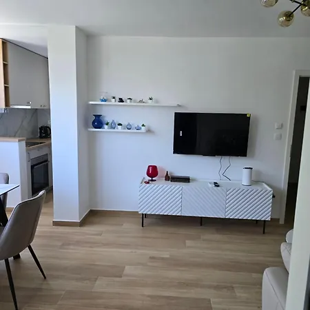 Apartment Dado Sa Nadkrivenim Parkingom Na Idealnoj Lokaciji