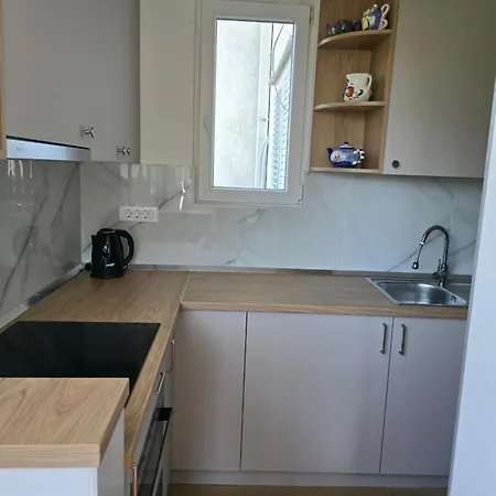 Dado Sa Nadkrivenim Parkingom Na Idealnoj Lokaciji * Dubrovnik