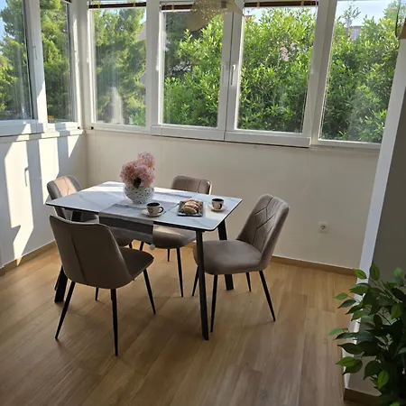 Dado Sa Nadkrivenim Parkingom Na Idealnoj Lokaciji Apartment *