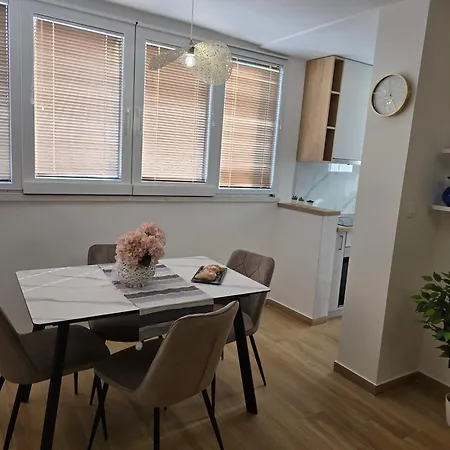 Apartment Dado Sa Nadkrivenim Parkingom Na Idealnoj Lokaciji