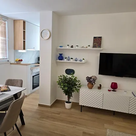 Apartment Dado Sa Nadkrivenim Parkingom Na Idealnoj Lokaciji *