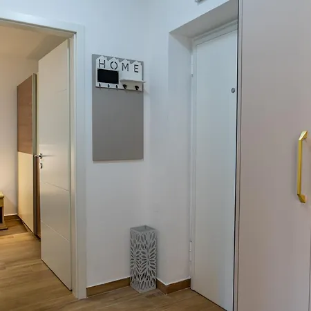 Dado With Cover Parking On Ideal Location דירה דוברובניק