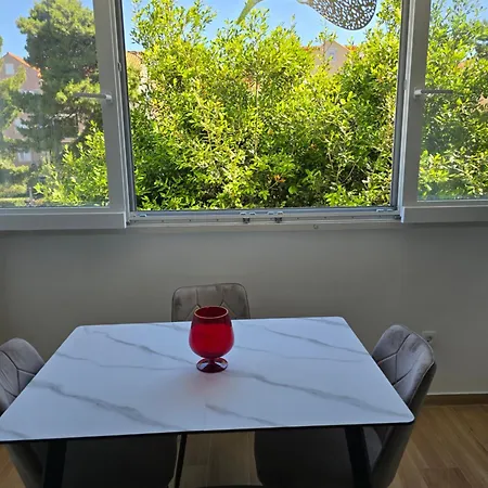 Dado With Cover Parking On Ideal Location דירה דוברובניק