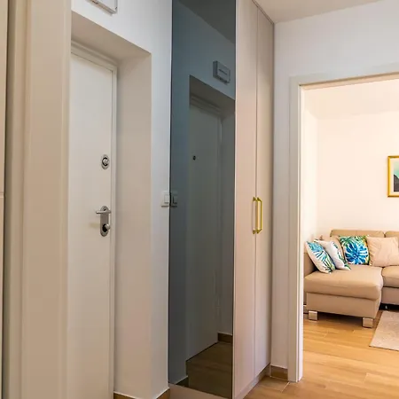 Dado Sa Nadkrivenim Parkingom Na Idealnoj Lokaciji Apartment Dubrovnik