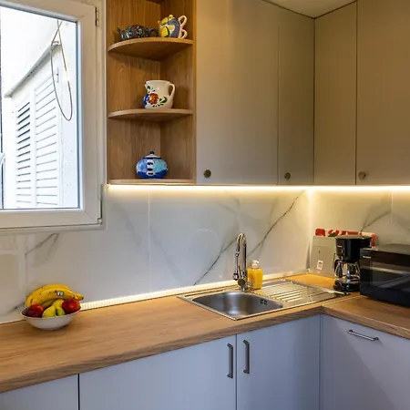 Dado Sa Nadkrivenim Parkingom Na Idealnoj Lokaciji Apartment