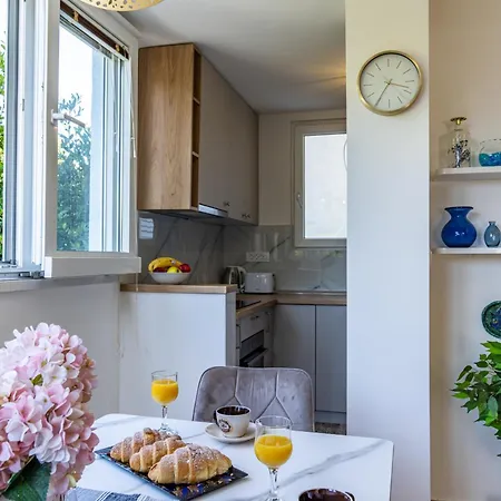 Dado Sa Nadkrivenim Parkingom Na Idealnoj Lokaciji Apartment *