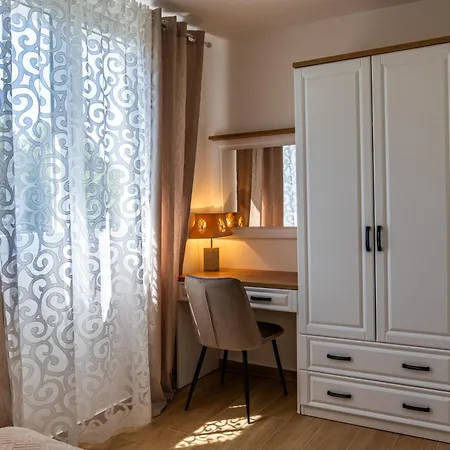 Dado With Cover Parking On Ideal Location * דוברובניק