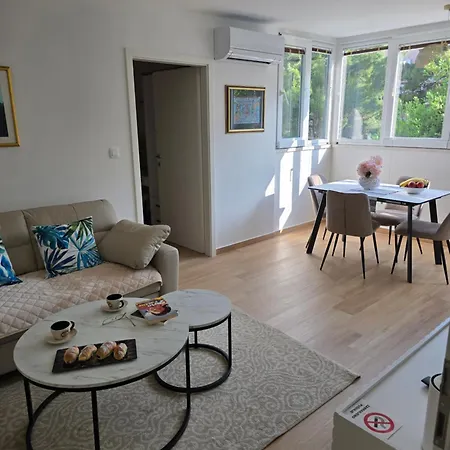 Dado With Cover Parking On Ideal Location *