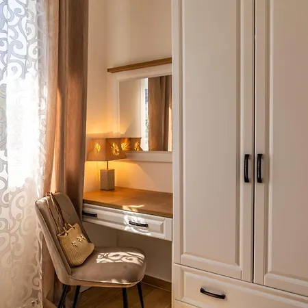 Dado With Cover Parking On Ideal Location Apartament Dubrownik